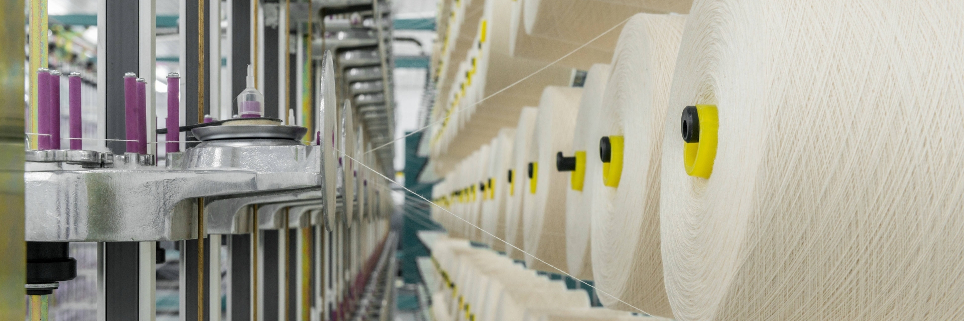 A indústria têxtil no Brasil é um dos setores mais tradicionais e importantes da economia, 
destacando-se por sua diversidade e capacidade de adaptação às tendências globais.
